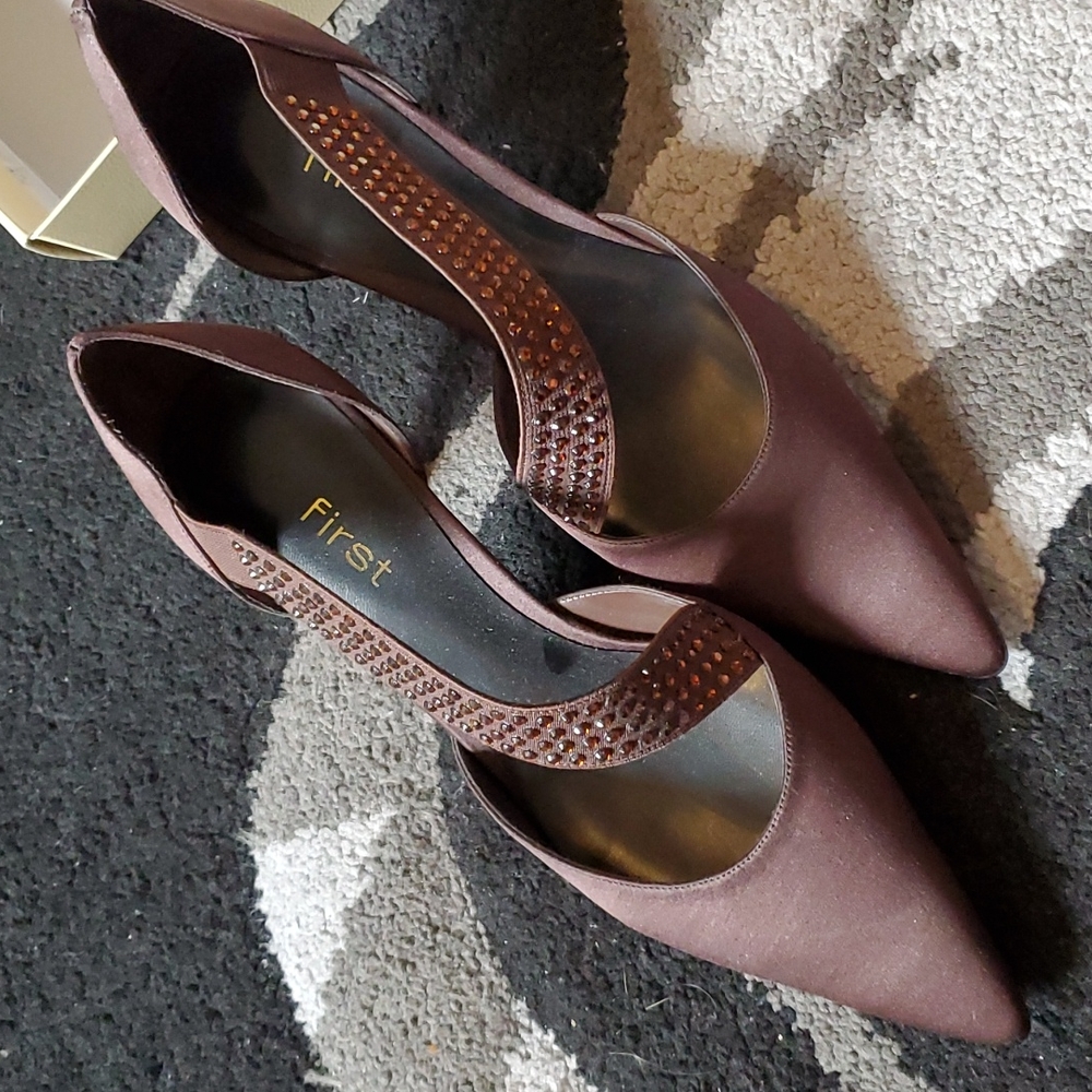 Satin and crystal pumps